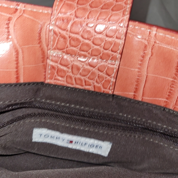 Tommy Hilfiger purse - Picture 8 of 9